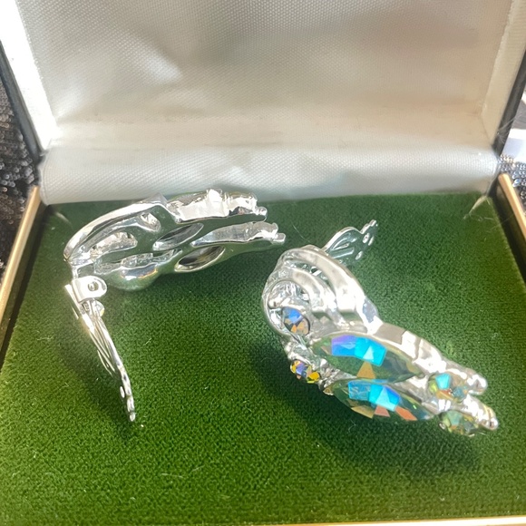 Vintage Aurora Borealis Style Crystal Clip-On Earrings - Picture 5 of 6